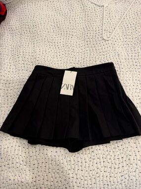 Zara Black Pleated Mini Skirt with Waistband